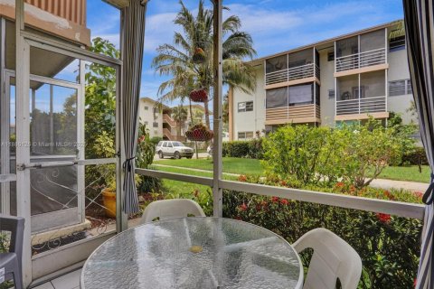 Condo in North Miami Beach, Florida, 1 bedroom  № 1947903 - photo 15