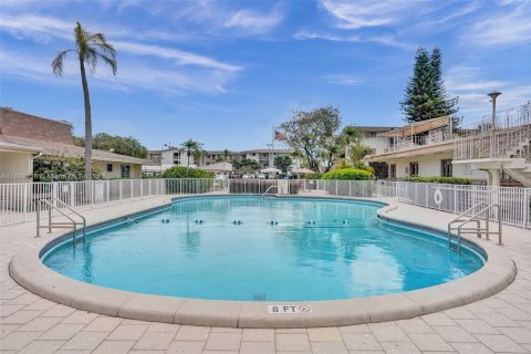 Condo in North Miami Beach, Florida, 1 bedroom  № 1947903 - photo 23