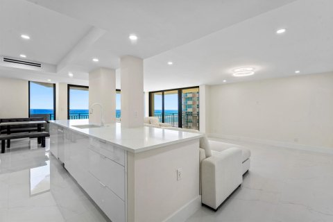 Condo in Riviera Beach, Florida, 2 bedrooms  № 2190837 - photo 16