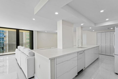 Condo in Riviera Beach, Florida, 2 bedrooms  № 2190837 - photo 23