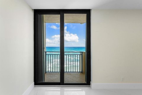Condo in Riviera Beach, Florida, 2 bedrooms  № 2190837 - photo 26