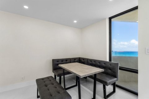 Condo in Riviera Beach, Florida, 2 bedrooms  № 2190837 - photo 20