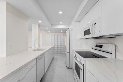 Condo in Riviera Beach, Florida, 2 bedrooms  № 2190837 - photo 22