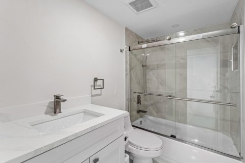 Condo in Riviera Beach, Florida, 2 bedrooms  № 2190837 - photo 29