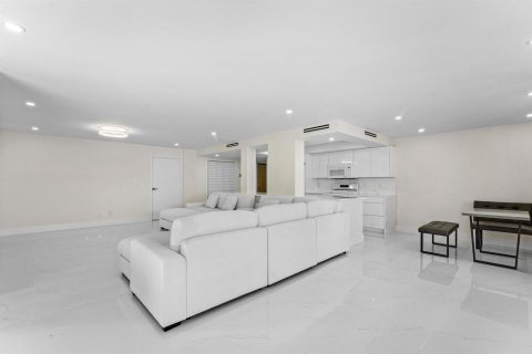 Condo in Riviera Beach, Florida, 2 bedrooms  № 2190837 - photo 24