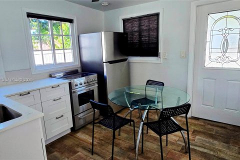 House in Miami, Florida 1 bedroom, 88.26 sq.m. № 1997574 - photo 2