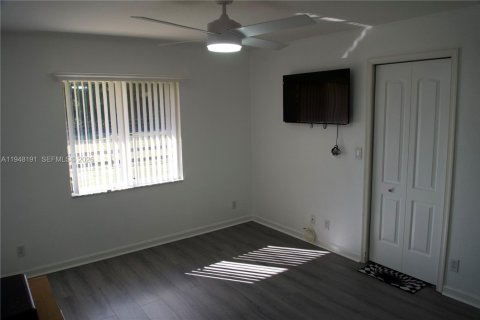 Casa en venta en Loxahatchee Groves, Florida, 4 dormitorios, 336.68 m2 № 2054385 - foto 22