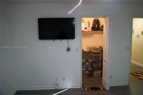 Casa en venta en Loxahatchee Groves, Florida, 4 dormitorios, 336.68 m2 № 2054385 - foto 23