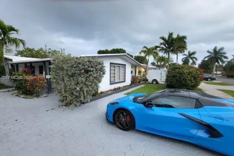 Villa ou maison à Hallandale Beach, Floride 2 chambres, 120.12 m2 № 2029016