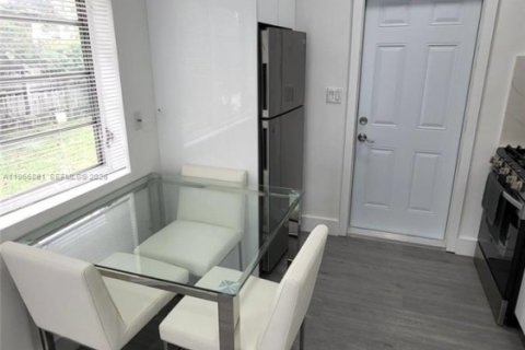 Villa ou maison à louer à Hallandale Beach, Floride: 2 chambres, 120.12 m2 № 2029016 - photo 6