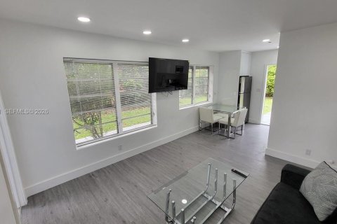Villa ou maison à louer à Hallandale Beach, Floride: 2 chambres, 120.12 m2 № 2029016 - photo 4