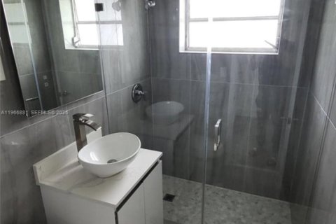 Villa ou maison à louer à Hallandale Beach, Floride: 2 chambres, 120.12 m2 № 2029016 - photo 12