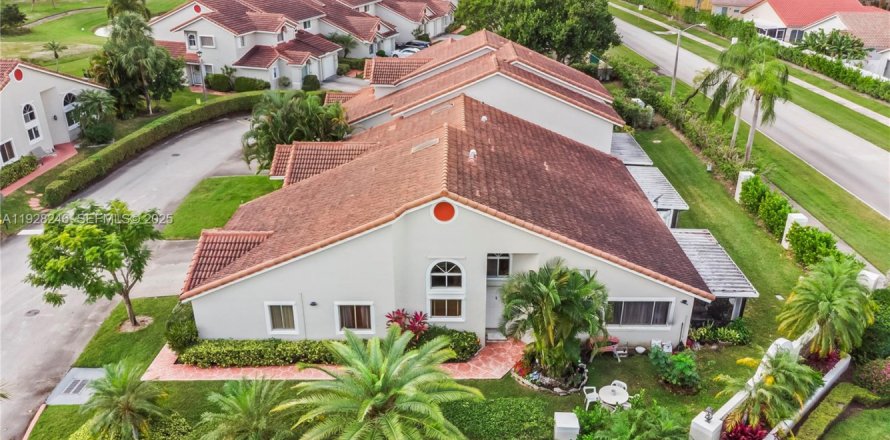 Villa ou maison à Margate, Floride 3 chambres, 129.6 m2 № 1988305