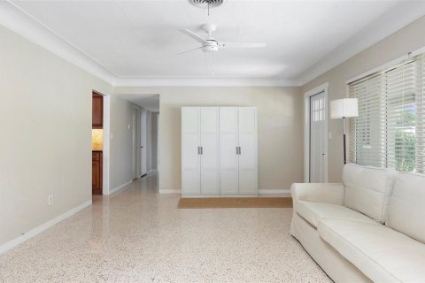 Casa en venta en Saint Petersburg, Florida, 3 dormitorios, 143.16 m2 № 2199973 - foto 9