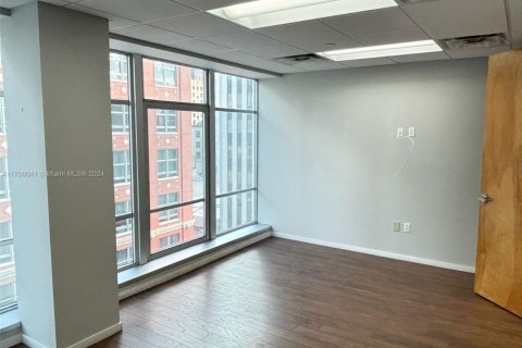 Propiedad comercial en venta en Miami, Florida № 1935106 - foto 5