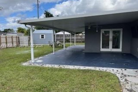 House in Hollywood, Florida 4 bedrooms, 120.4 sq.m. № 2011051 - photo 19