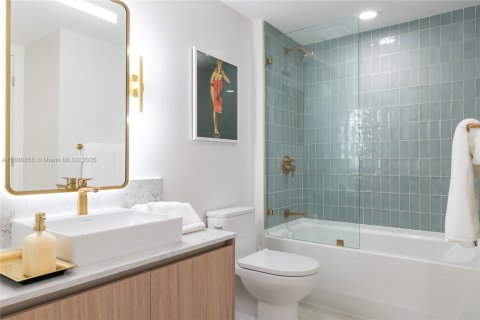 Condominio en alquiler en Miami, Florida, 1 dormitorio, 68.75 m2 № 2012888 - foto 11