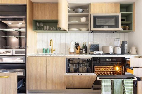 Condominio en alquiler en Miami, Florida, 1 dormitorio, 68.75 m2 № 2012888 - foto 9