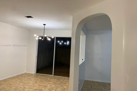 Touwnhouse à louer à Homestead, Floride: 4 chambres, 170.66 m2 № 2050327 - photo 13
