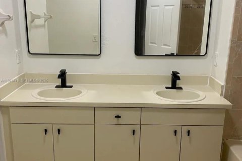 Touwnhouse à louer à Homestead, Floride: 4 chambres, 170.66 m2 № 2050327 - photo 10