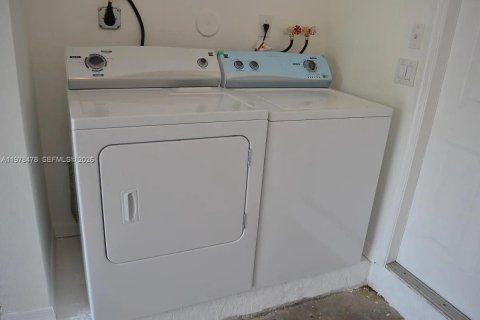 Touwnhouse à louer à Homestead, Floride: 4 chambres, 170.66 m2 № 2050327 - photo 17