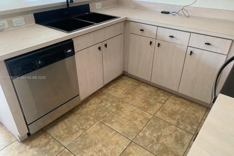 Touwnhouse à louer à Homestead, Floride: 4 chambres, 170.66 m2 № 2050327 - photo 7