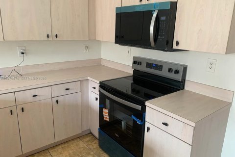 Touwnhouse à louer à Homestead, Floride: 4 chambres, 170.66 m2 № 2050327 - photo 6