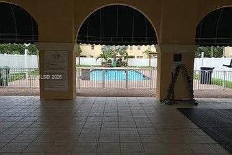 Touwnhouse à louer à Homestead, Floride: 4 chambres, 170.66 m2 № 2050327 - photo 5