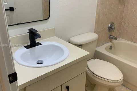 Touwnhouse à louer à Homestead, Floride: 4 chambres, 170.66 m2 № 2050327 - photo 12