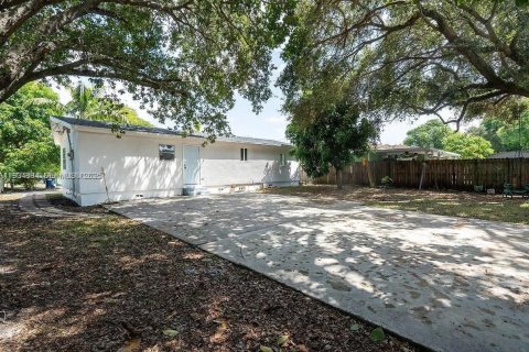 Casa en alquiler en Miami Gardens, Florida, 3 dormitorios, 91.79 m2 № 1993063 - foto 11