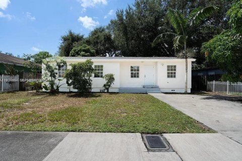 Casa en alquiler en Miami Gardens, Florida, 3 dormitorios, 91.79 m2 № 1993063 - foto 1