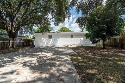 Casa en alquiler en Miami Gardens, Florida, 3 dormitorios, 91.79 m2 № 1993063 - foto 10