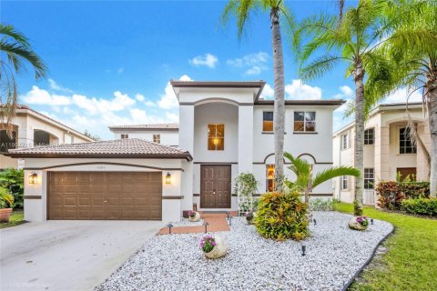 Купить виллу или дом в Уэстон, Флорида 5 спален, 235.6м2, № 1967662 - фото 1