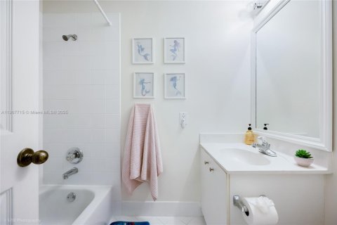 Купить виллу или дом в Уэстон, Флорида 5 спален, 235.6м2, № 1967662 - фото 22