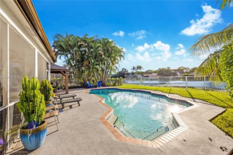 Купить виллу или дом в Уэстон, Флорида 5 спален, 235.6м2, № 1967662 - фото 25