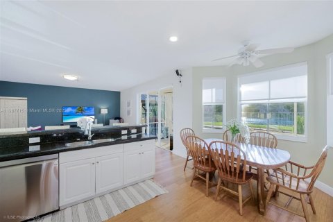 Купить виллу или дом в Уэстон, Флорида 5 спален, 235.6м2, № 1967662 - фото 10