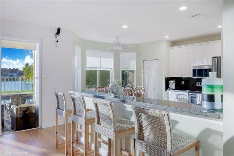 Купить виллу или дом в Уэстон, Флорида 5 спален, 235.6м2, № 1967662 - фото 11