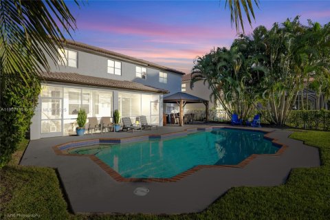 Купить виллу или дом в Уэстон, Флорида 5 спален, 235.6м2, № 1967662 - фото 28