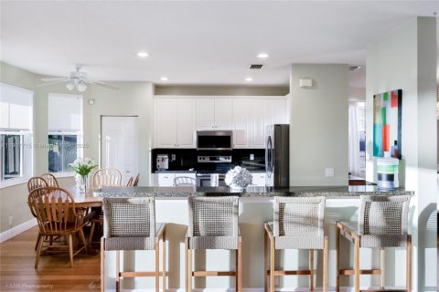 Купить виллу или дом в Уэстон, Флорида 5 спален, 235.6м2, № 1967662 - фото 9