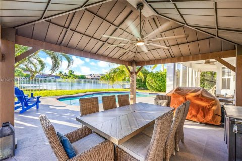 Купить виллу или дом в Уэстон, Флорида 5 спален, 235.6м2, № 1967662 - фото 26