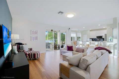 Купить виллу или дом в Уэстон, Флорида 5 спален, 235.6м2, № 1967662 - фото 6