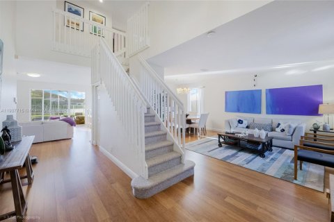 Купить виллу или дом в Уэстон, Флорида 5 спален, 235.6м2, № 1967662 - фото 3