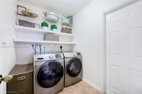 Купить виллу или дом в Уэстон, Флорида 5 спален, 235.6м2, № 1967662 - фото 14