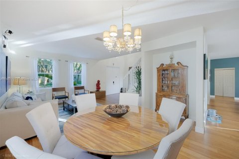 Купить виллу или дом в Уэстон, Флорида 5 спален, 235.6м2, № 1967662 - фото 7