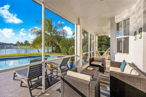 Купить виллу или дом в Уэстон, Флорида 5 спален, 235.6м2, № 1967662 - фото 24