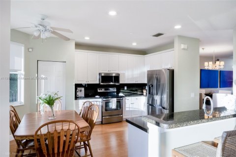 Купить виллу или дом в Уэстон, Флорида 5 спален, 235.6м2, № 1967662 - фото 8