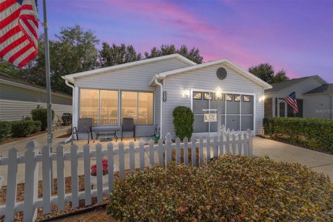 House in The Villages, Florida 2 bedrooms, 104.14 sq.m. № 2100788