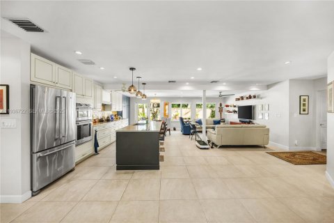 House in Fort Lauderdale, Florida 3 bedrooms, 182.74 sq.m. № 1994632 - photo 7