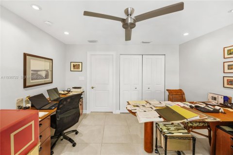 House in Fort Lauderdale, Florida 3 bedrooms, 182.74 sq.m. № 1994632 - photo 24