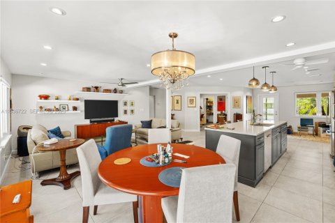 House in Fort Lauderdale, Florida 3 bedrooms, 182.74 sq.m. № 1994632 - photo 15